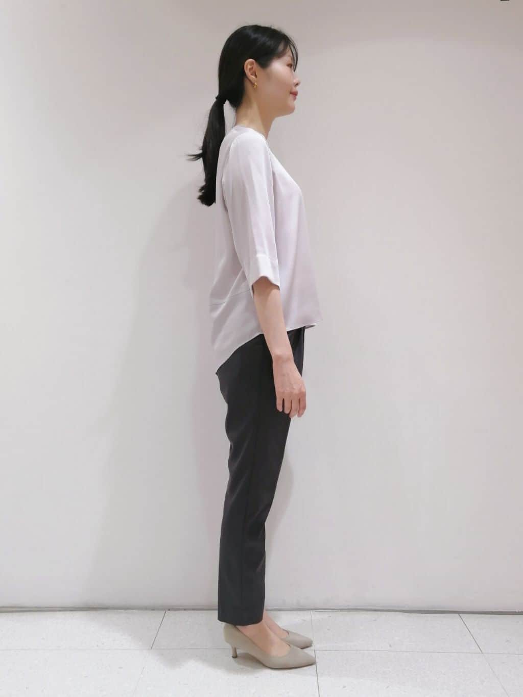 ayanoさんの「INDIVI｜【パンツ人気1位／褒められパンツ／洗える】ウエストゴムタックテーパードパンツ」を使ったコーディネート