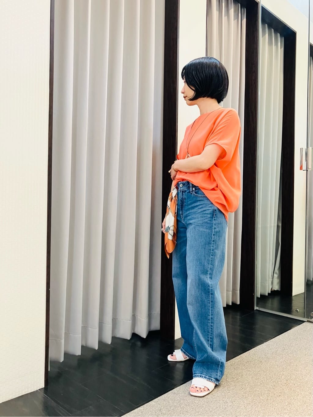 AYAさんの「INDIVI｜【60cm四方】スクエアスカーフ」を使ったコーディネート