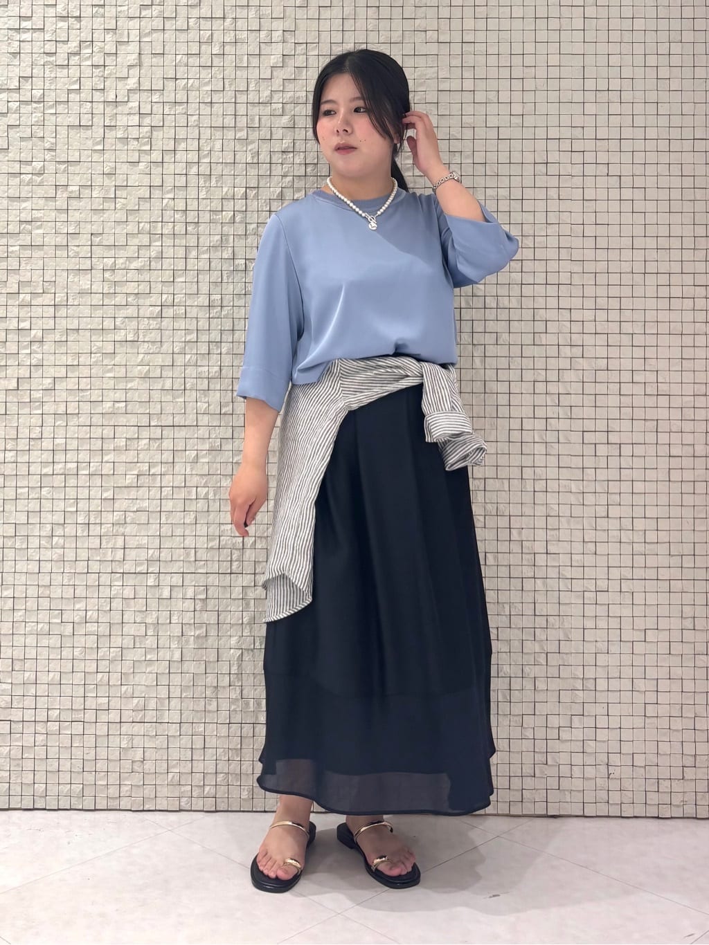MEGUMIさんの「INDIVI｜パール調コインショートネックレス」を使ったコーディネート