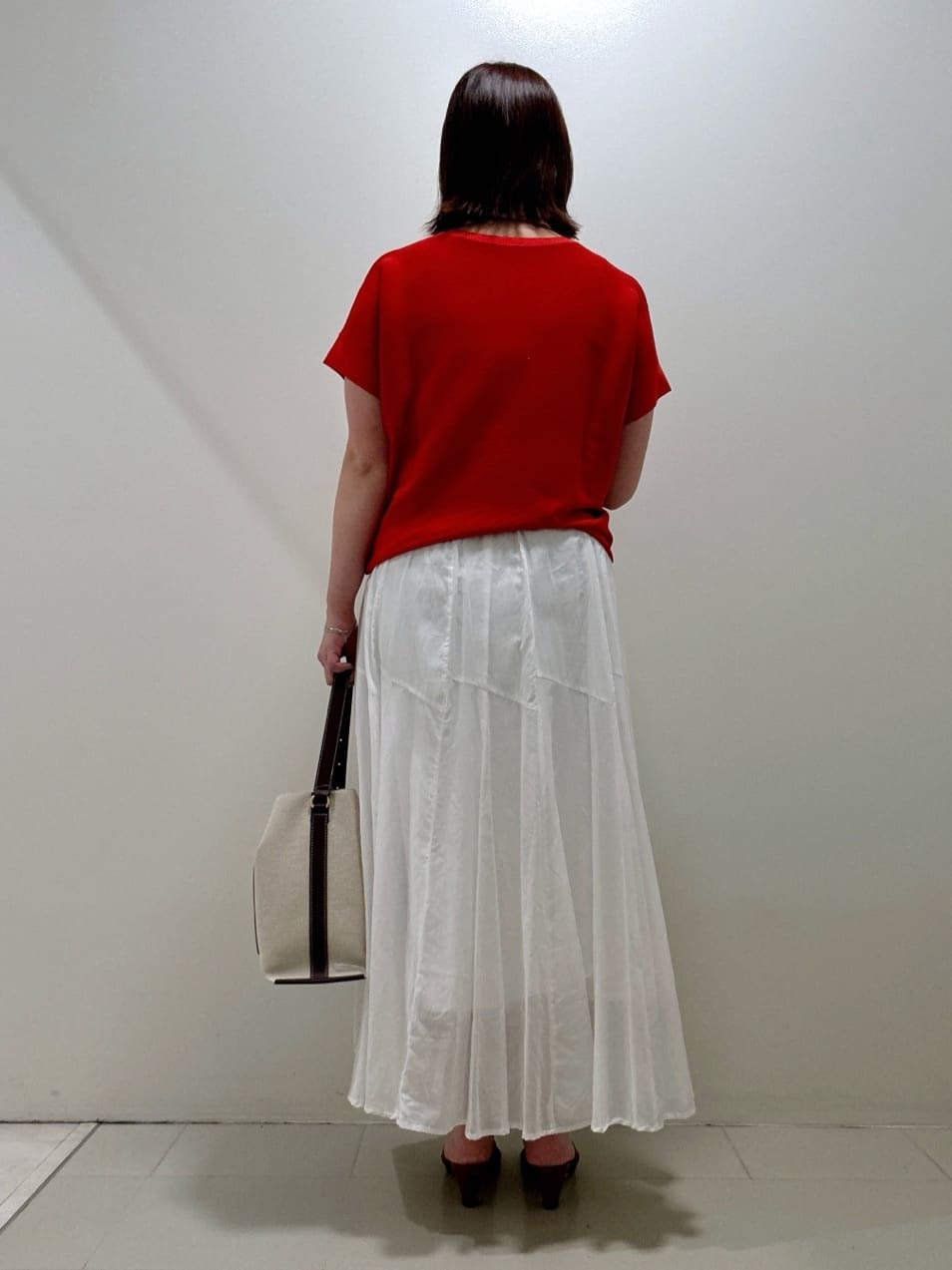 YUIさんの「UNTITLED｜【手洗い／88cm正方形】バイカラーハーネススカーフ」を使ったコーディネート
