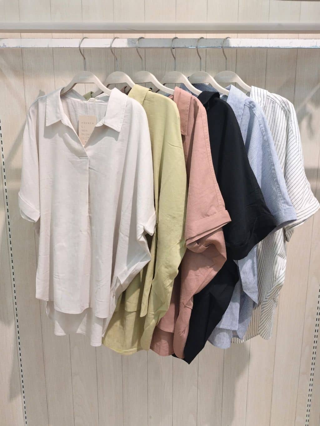 asaさんの「SHOO･LA･RUE｜【S-LL/UV/接触冷感/抗菌防臭】体型を自然にカバー フレンチリネンブレンド襟付ドルマンシャツ」を使ったコーディネート
