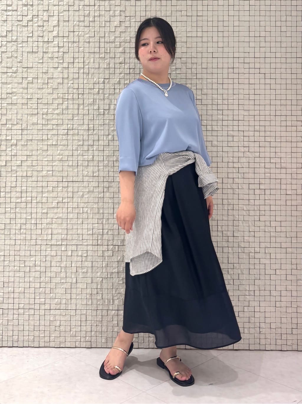 MEGUMIさんの「INDIVI｜パール調コインショートネックレス」を使ったコーディネート