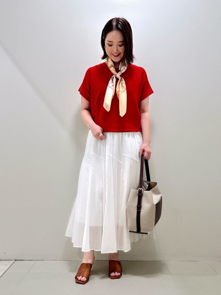 YUIさんの「UNTITLED｜【手洗い／88cm正方形】バイカラーハーネススカーフ」を使ったコーディネート