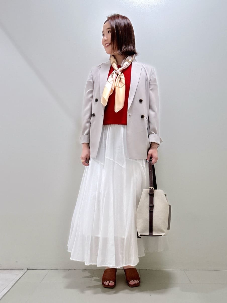 YUIさんの「UNTITLED｜【手洗い／88cm正方形】バイカラーハーネススカーフ」を使ったコーディネート