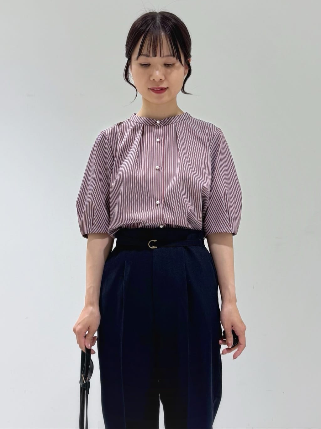 kozuさんの「index｜ストレッチテーパードパンツ【洗濯機洗い可／吸水速乾／防シワ】」を使ったコーディネート