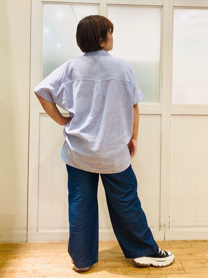 YYYさんの「SHOO･LA･RUE｜【S-LL/UV/接触冷感/抗菌防臭】体型を自然にカバー フレンチリネンブレンド襟付ドルマンシャツ」を使ったコーディネート