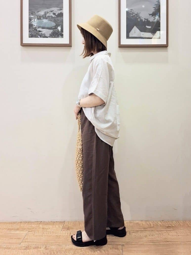 まあるさんの「SHOO･LA･RUE｜【S-LL/UV/接触冷感/抗菌防臭】体型を自然にカバー フレンチリネンブレンド襟付ドルマンシャツ」を使ったコーディネート