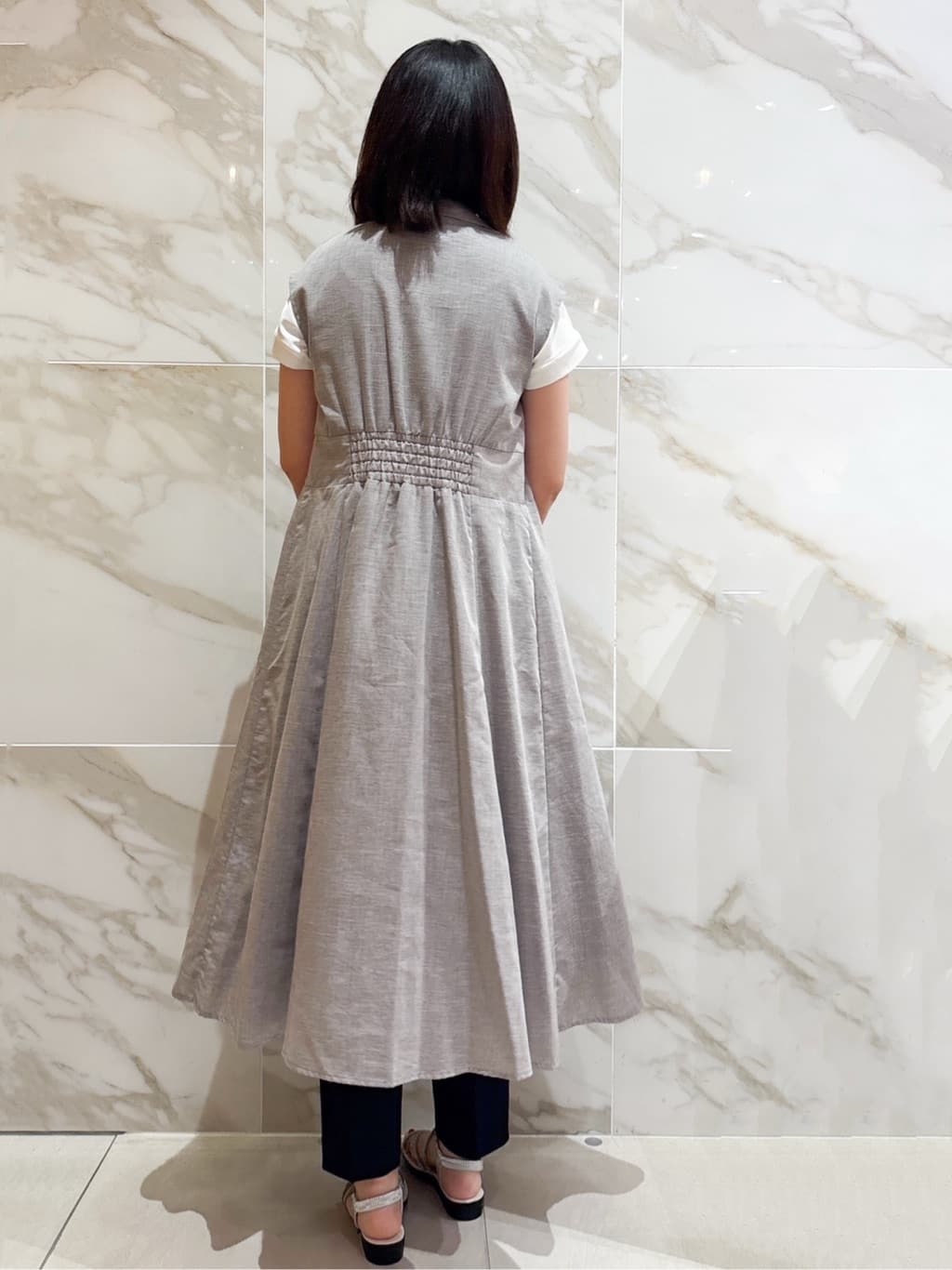 マキさんの「index｜ストレッチテーパードパンツ【洗濯機洗い可／吸水速乾／防シワ】」を使ったコーディネート