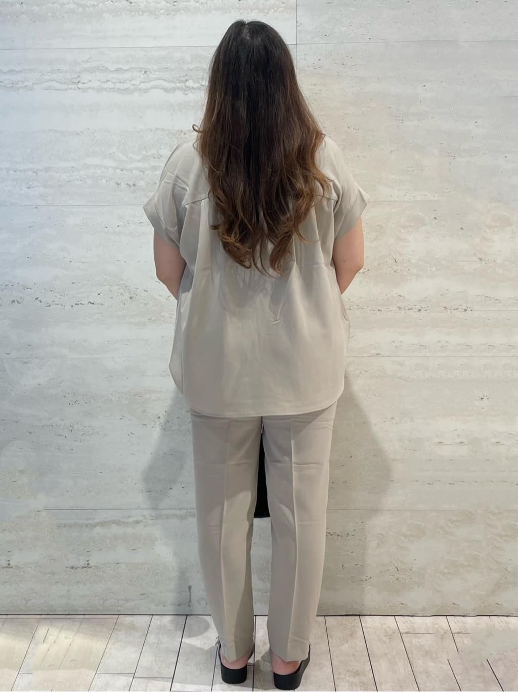 yunさんの「OPAQUE.CLIP｜《7色展開／SS-LLサイズ》ストレッチスキッパーブラウス／セットアップ対応【洗濯機洗い可／防シワ】」を使ったコーディネート
