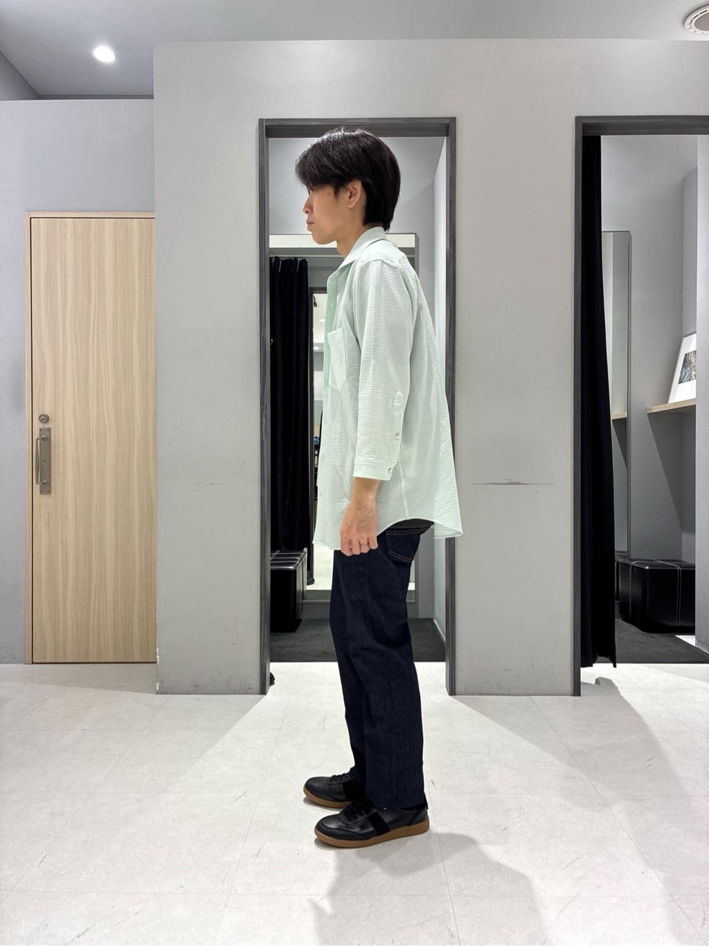 わいずみさんの「TAKEO KIKUCHI｜【モンスターストレッチ】日本製 ワンウォッシュ デニムパンツ」を使ったコーディネート