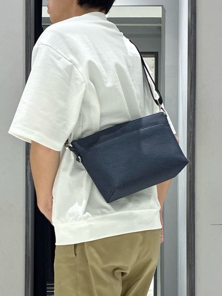 わいずみさんの「TAKEO KIKUCHI｜【キーリング付き】メランジ　大人ショルダーバッグ」を使ったコーディネート