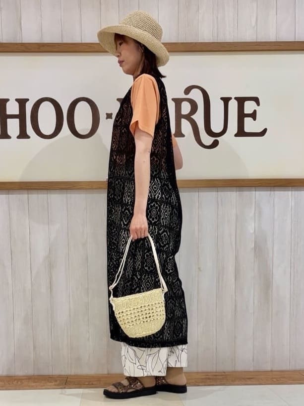 みきぽんさんの「SHOO･LA･RUE｜◆【S-LL】羽織るだけでサマ見え レース風の柄が華やかなロングジレ」を使ったコーディネート