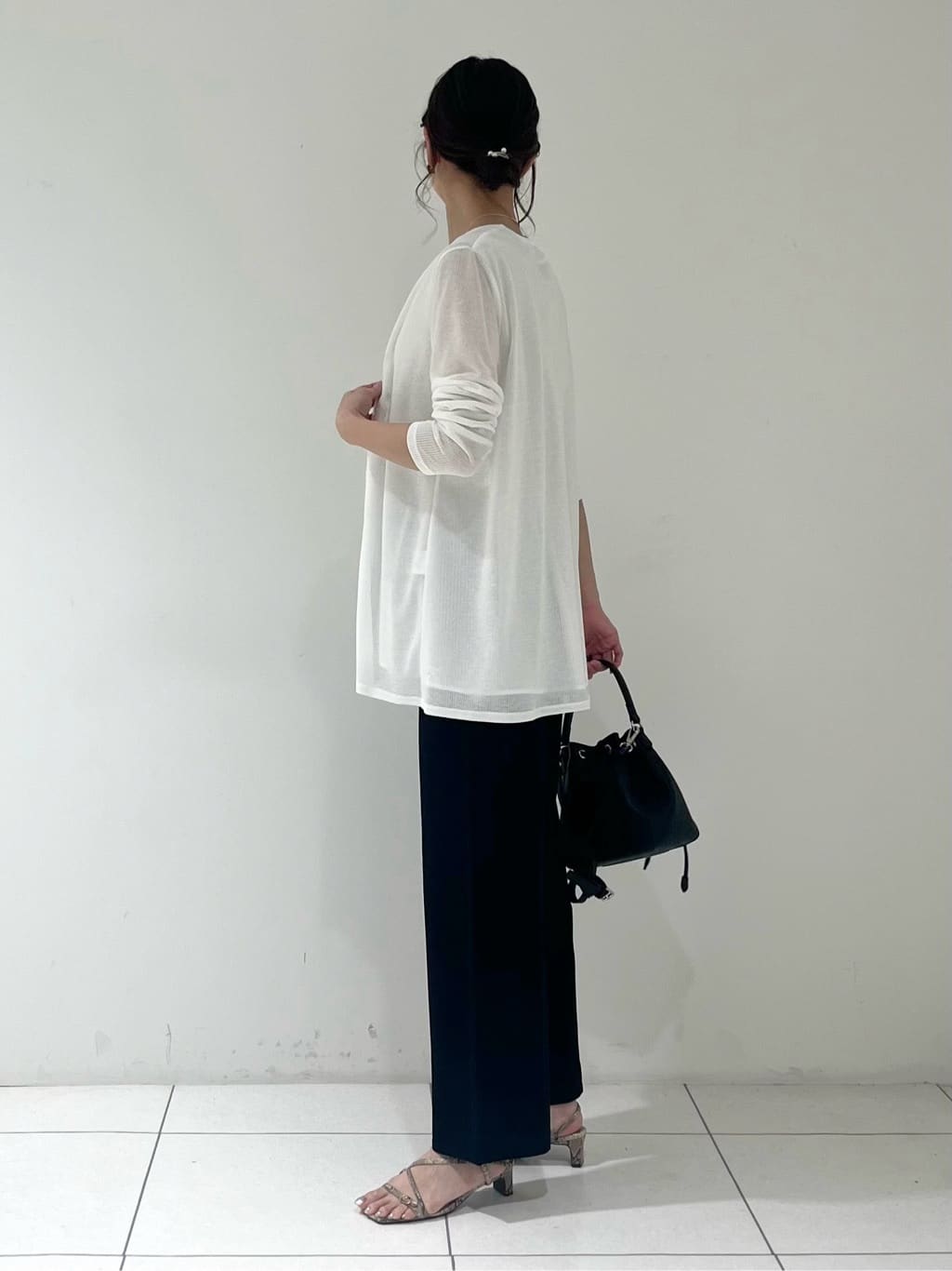 shioriさんの「INDIVI｜【洗える／レイヤードにも活躍】ペプラムインナートップス」を使ったコーディネート