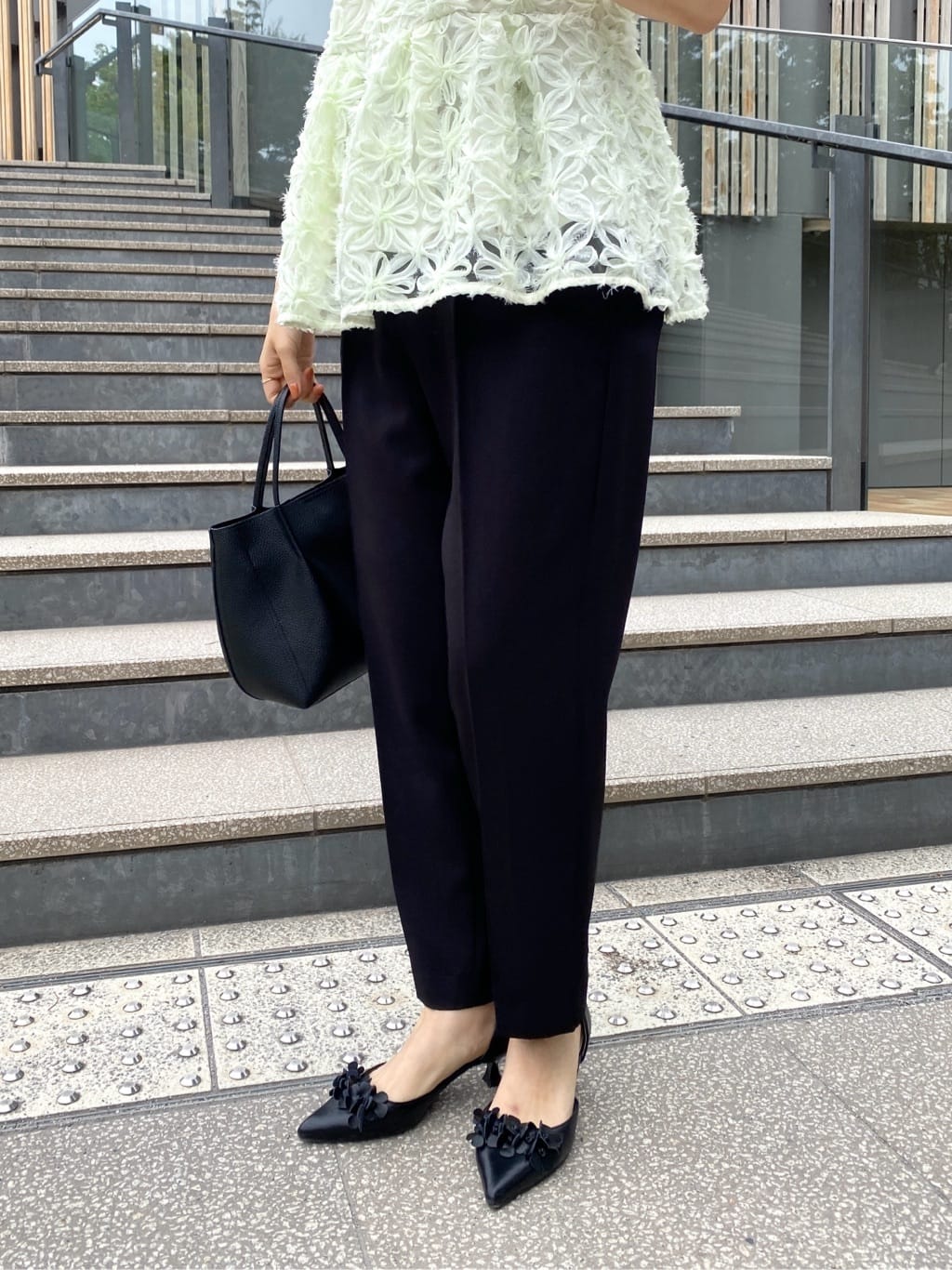 みさかさんの「index｜ストレッチテーパードパンツ【洗濯機洗い可／吸水速乾／防シワ】」を使ったコーディネート