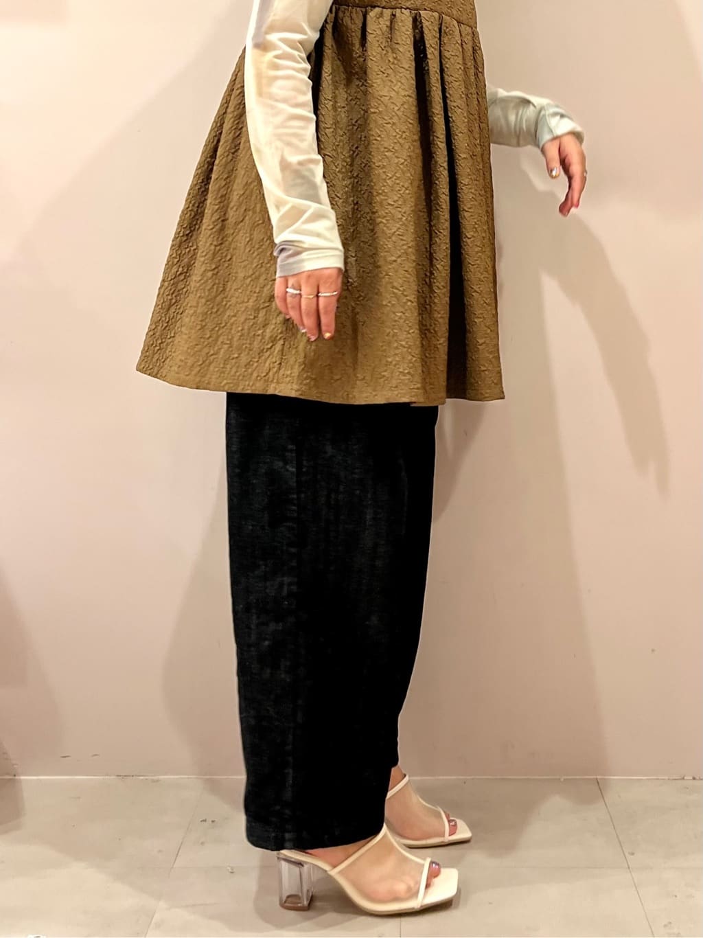 TAKAさんの「ESPERANZA｜チュールメッシュクリアヒールミュール」を使ったコーディネート