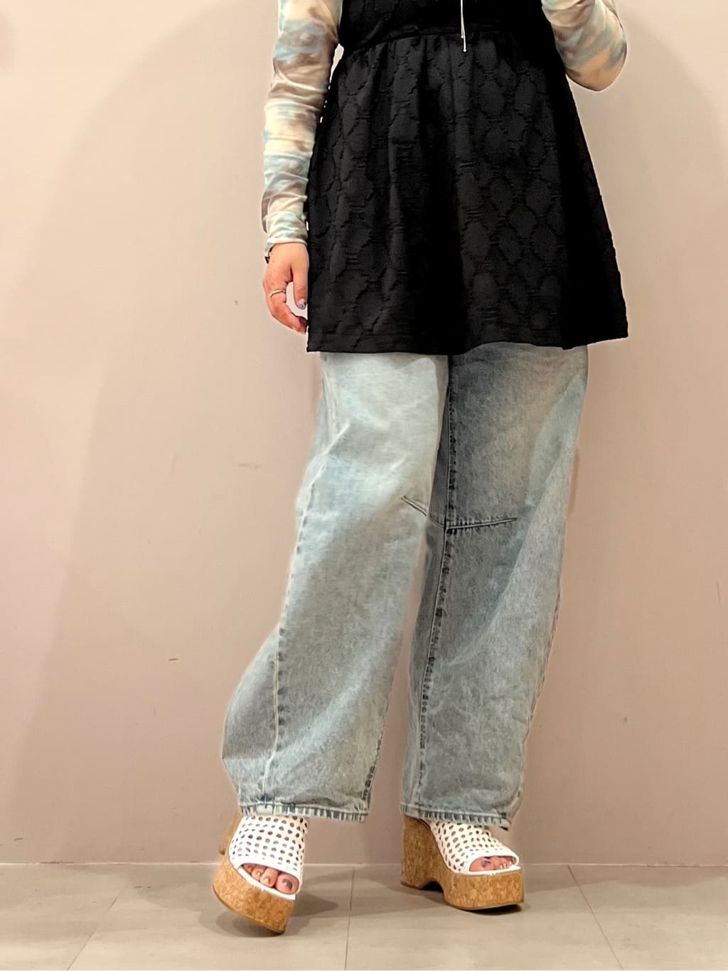 TAKAさんの「ESPERANZA｜マクラメ編みウェッジミュール」を使ったコーディネート