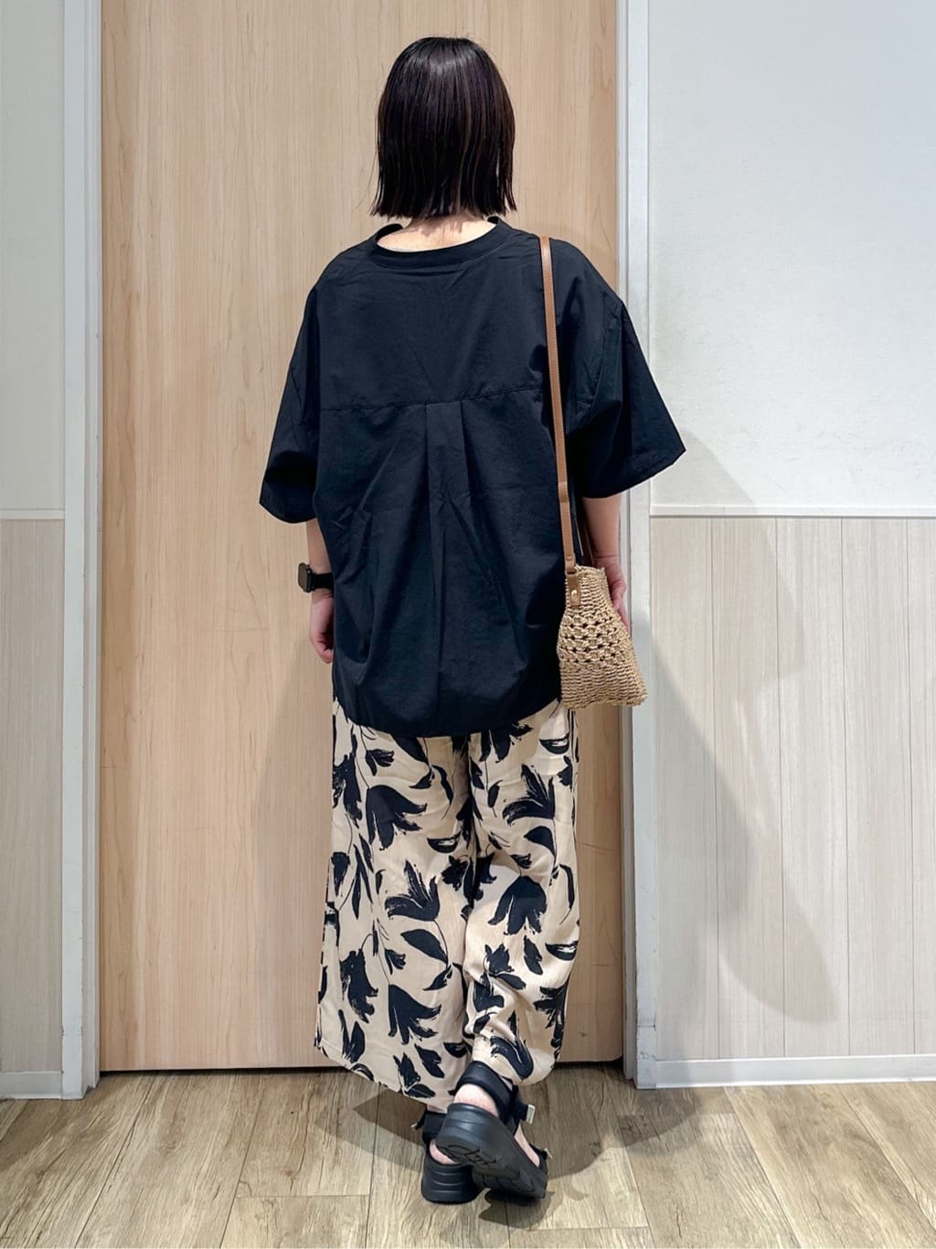 mimoさんの「SHOO･LA･RUE｜◆【高レビュー】スポーティで上品 大人のためのテープスポサン」を使ったコーディネート