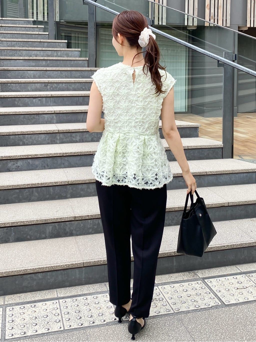 みさかさんの「index｜ストレッチテーパードパンツ【洗濯機洗い可／吸水速乾／防シワ】」を使ったコーディネート
