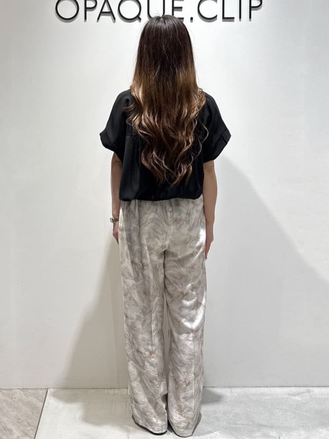 mikaさんの「OPAQUE.CLIP｜《7色展開／SS-LLサイズ》ストレッチスキッパーブラウス／セットアップ対応【洗濯機洗い可／防シワ】」を使ったコーディネート