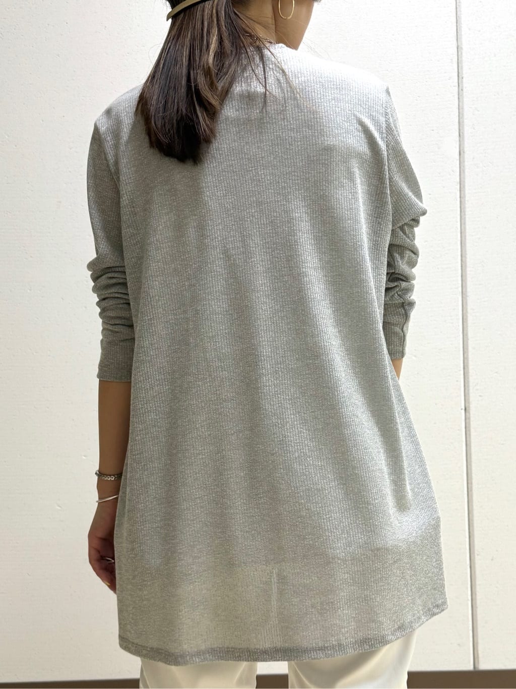 mamiさんの「INDIVI｜【洗える／レイヤードにも活躍】ペプラムインナートップス」を使ったコーディネート