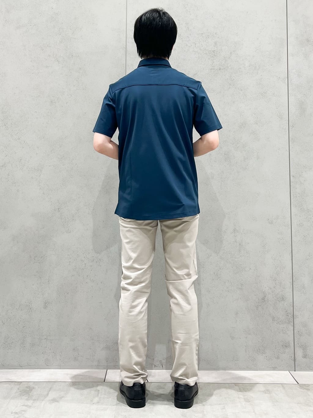 SHI-MAさんの「THE SHOP TK｜【オールシーズン穿ける！】7DAYSストレッチへリンボンパンツ　ON&hArr;OFF兼用」を使ったコーディネート