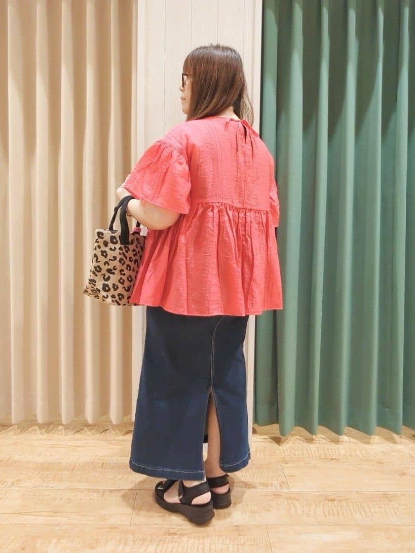 タガさんの「SHOO･LA･RUE｜◆【高レビュー】スポーティで上品 大人のためのテープスポサン」を使ったコーディネート