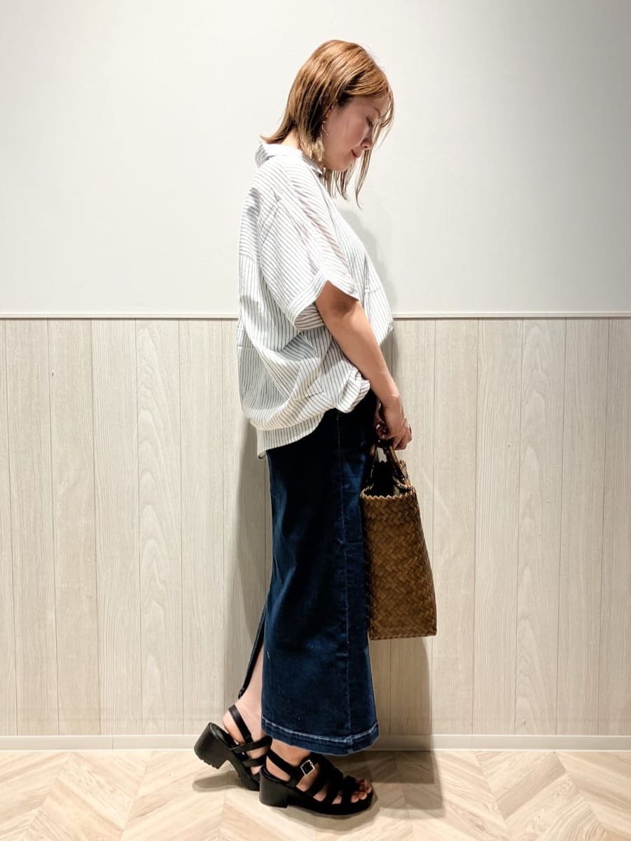 shokoさんの「SHOO･LA･RUE｜【S-LL/UV/接触冷感/抗菌防臭】体型を自然にカバー フレンチリネンブレンド襟付ドルマンシャツ」を使ったコーディネート