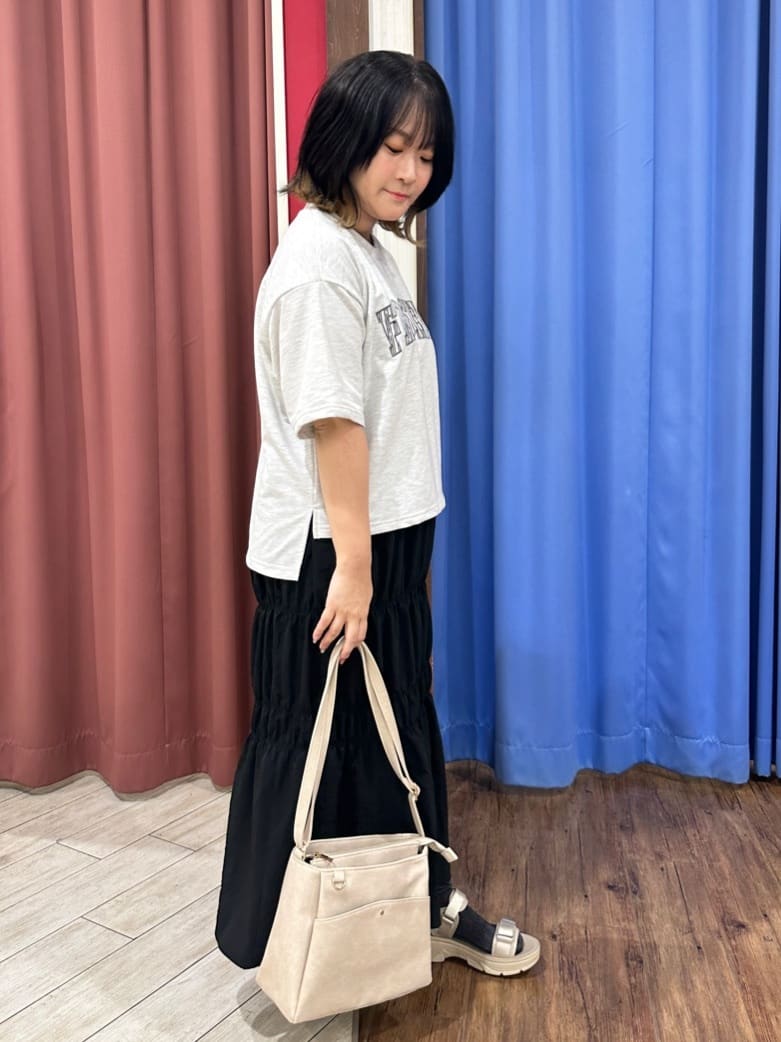Meeさんの「SHOO･LA･RUE｜◆【高レビュー】スポーティで上品 大人のためのテープスポサン」を使ったコーディネート