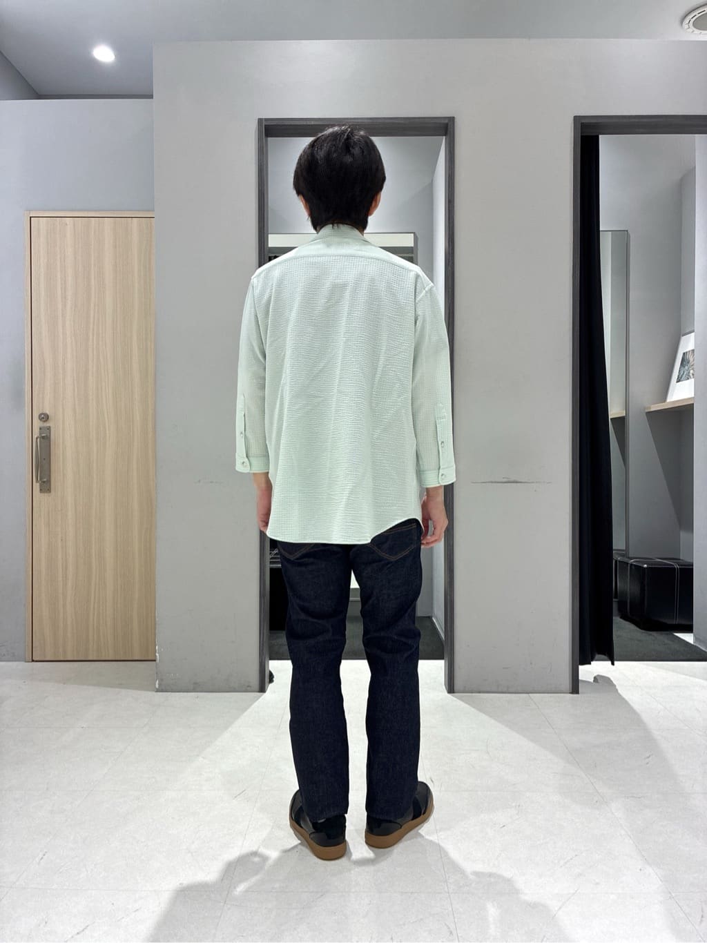 わいずみさんの「TAKEO KIKUCHI｜【モンスターストレッチ】日本製 ワンウォッシュ デニムパンツ」を使ったコーディネート