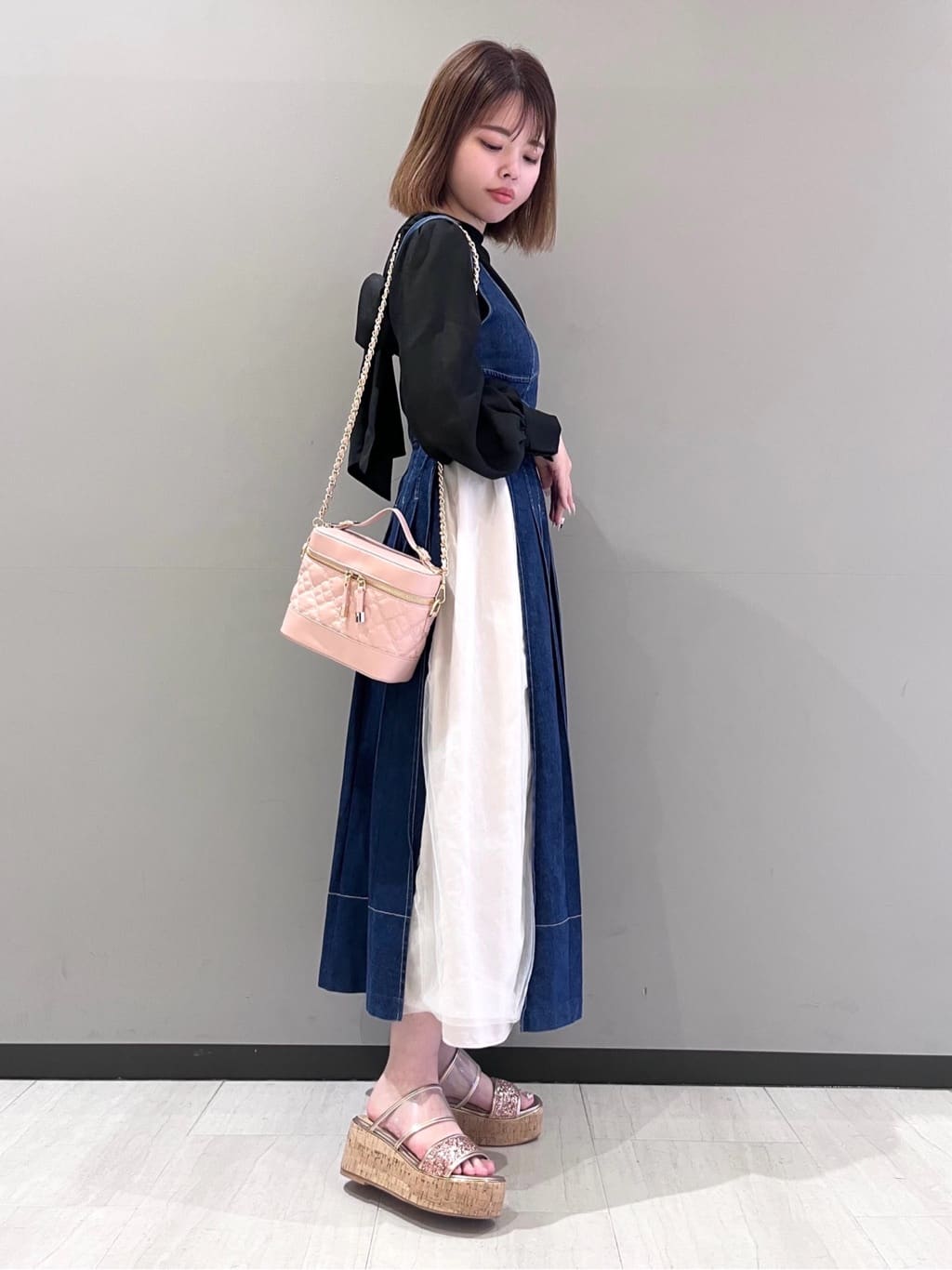 RISAさんの「ESPERANZA｜グリッター&times;クリアベルト 厚底コルクサンダル」を使ったコーディネート