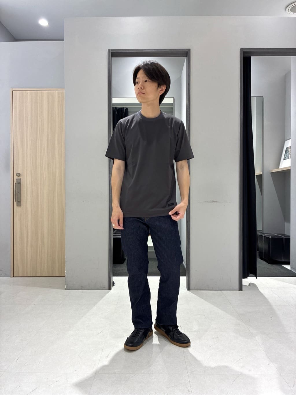 わいずみさんの「TAKEO KIKUCHI｜【モンスターストレッチ】日本製 ワンウォッシュ デニムパンツ」を使ったコーディネート