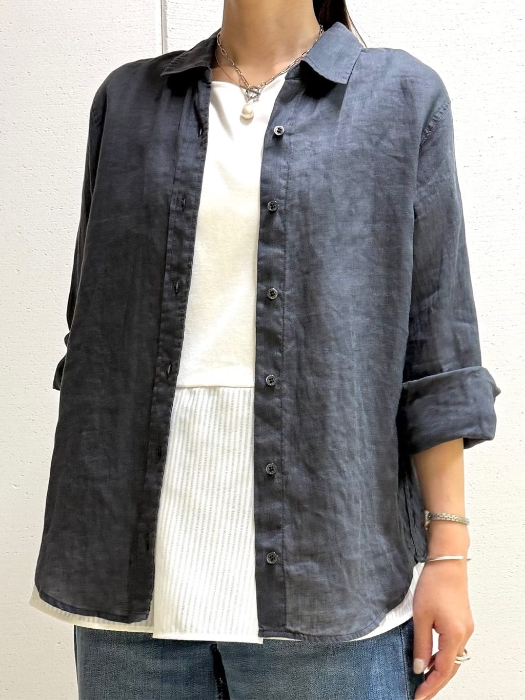 mamiさんの「INDIVI｜【洗える／レイヤードにも活躍】ペプラムインナートップス」を使ったコーディネート