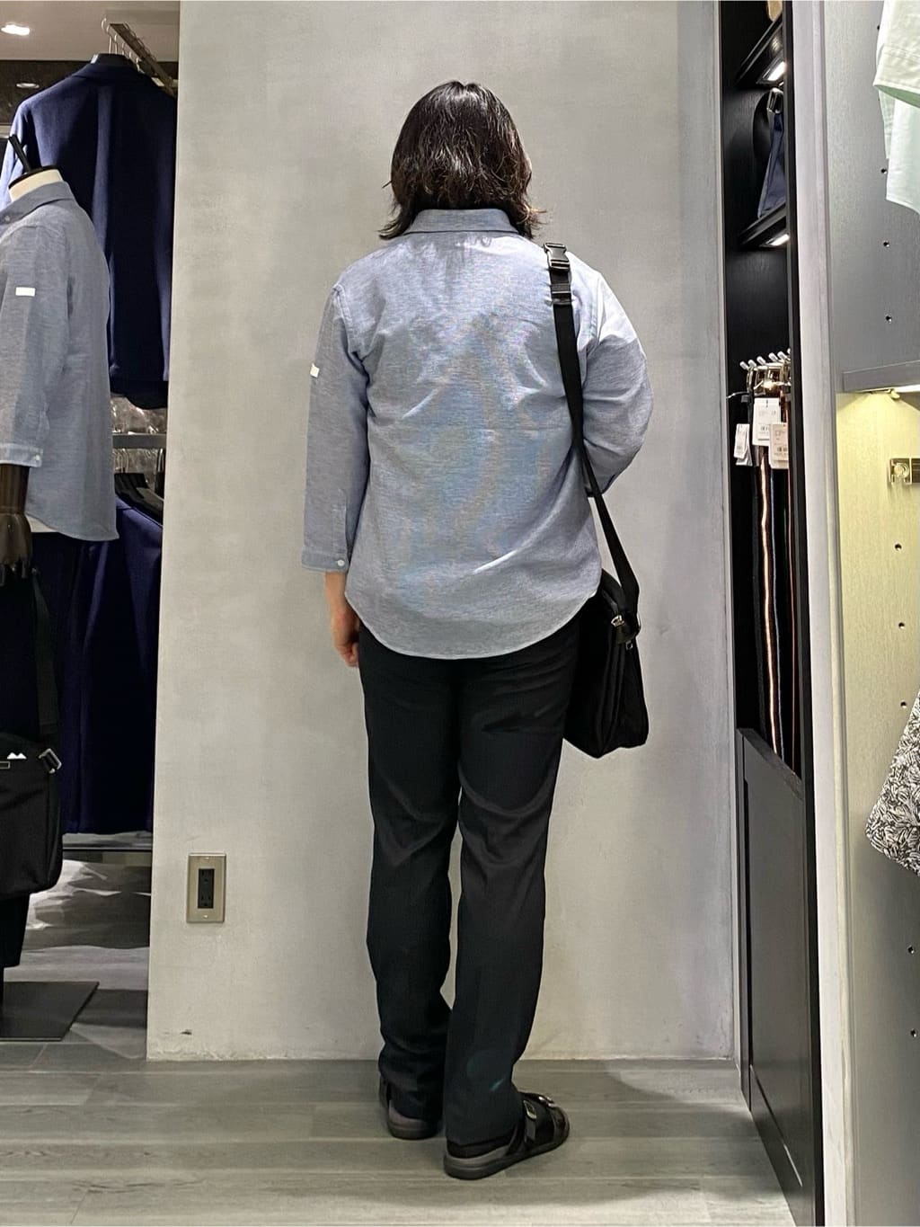 nishiさんの「TAKEO KIKUCHI｜【抗菌防臭／5サイズ展開】ハイゲージポンチ Tシャツ」を使ったコーディネート