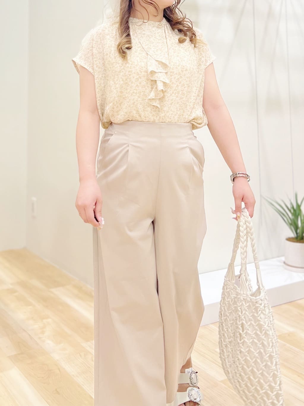 みことさんの「grove｜サマーハイパーストレッチワイドパンツ」を使ったコーディネート