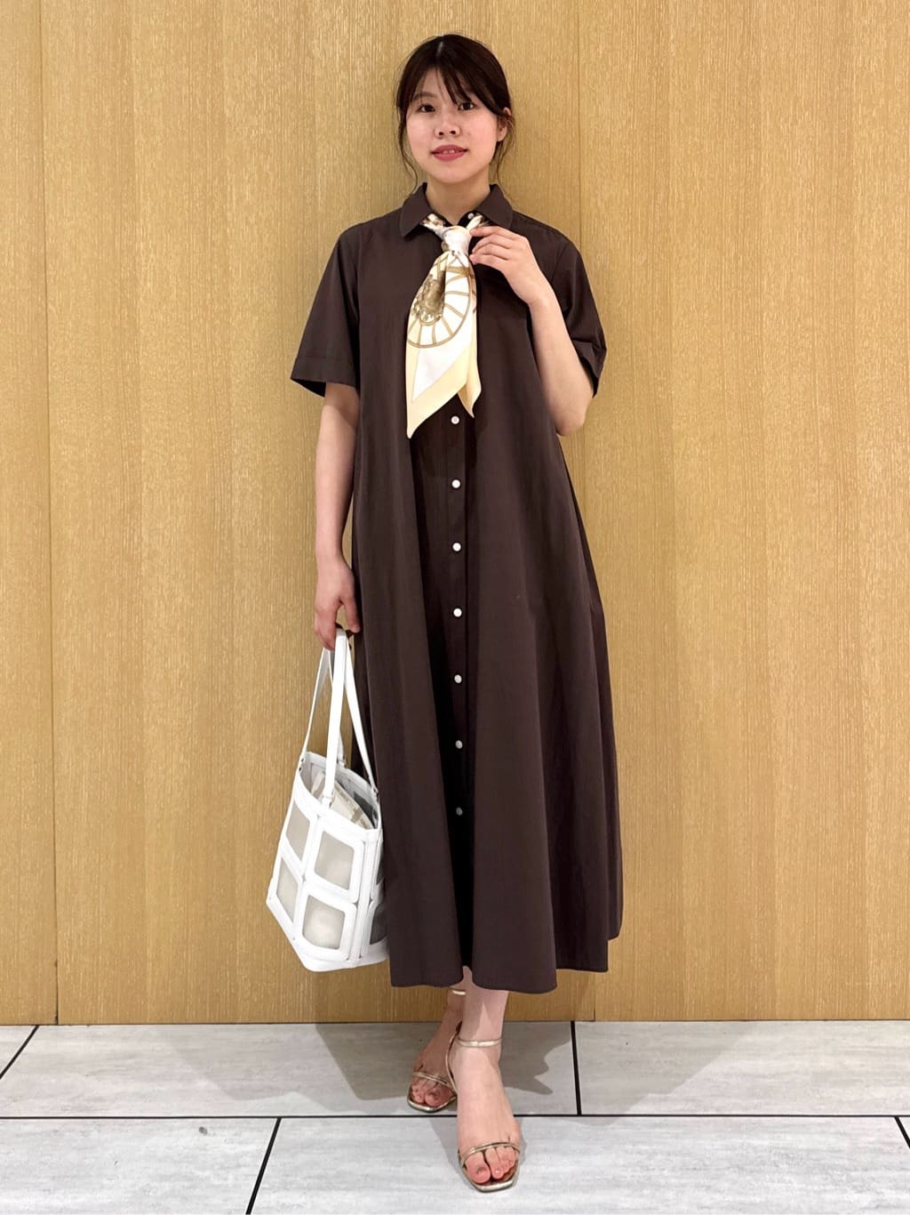 nanaさんの「UNTITLED｜【手洗い／88cm正方形】バイカラーハーネススカーフ」を使ったコーディネート