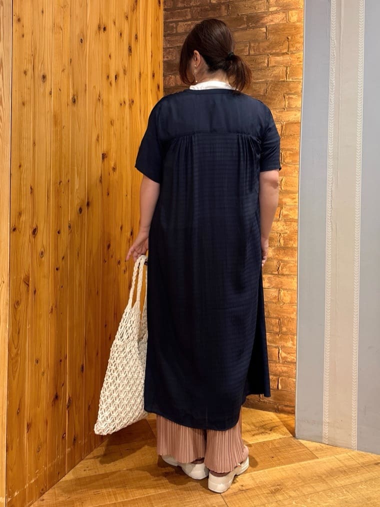 ゆかぴさんの「SHOO･LA･RUE｜◆さらさら ドビーギャザー シャツワンピース」を使ったコーディネート