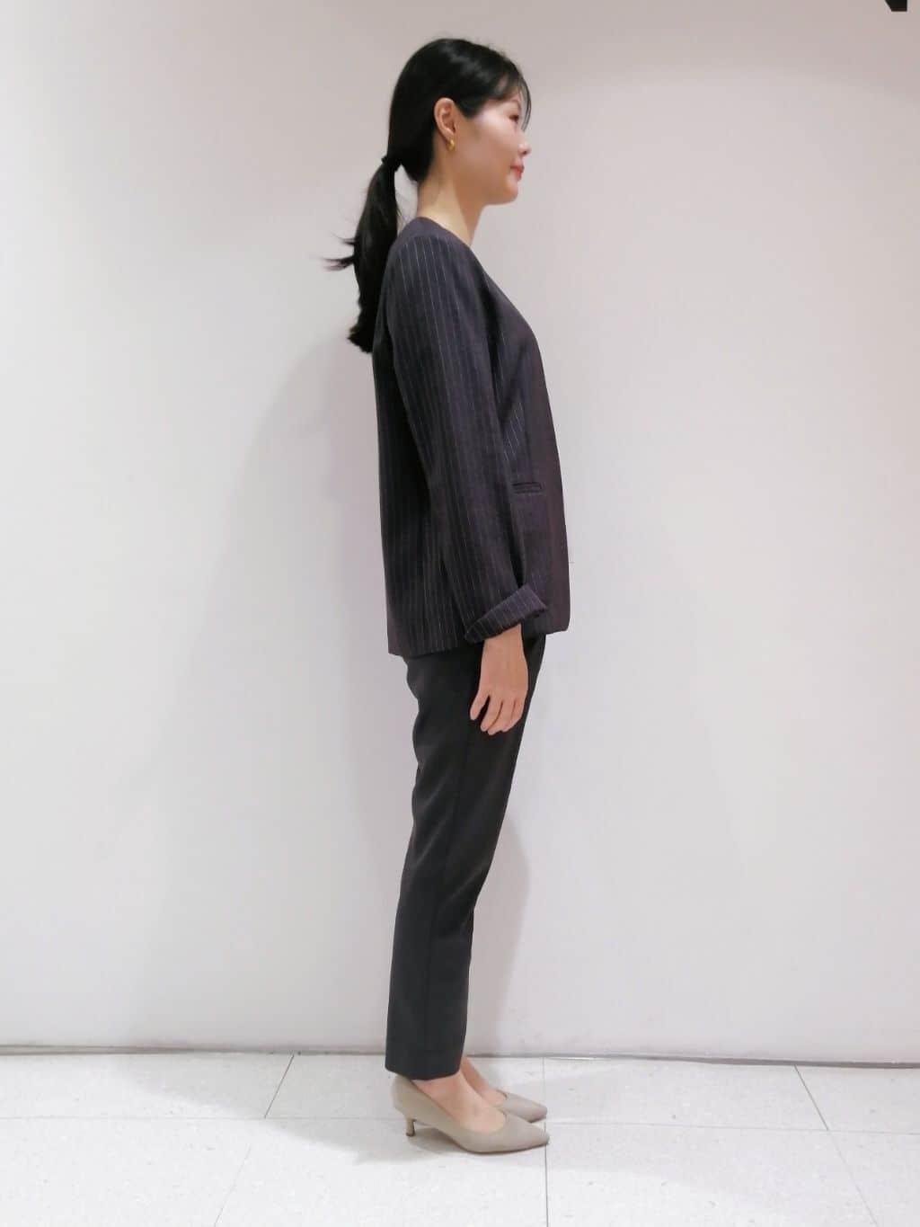 ayanoさんの「INDIVI｜【パンツ人気1位／褒められパンツ／洗える】ウエストゴムタックテーパードパンツ」を使ったコーディネート