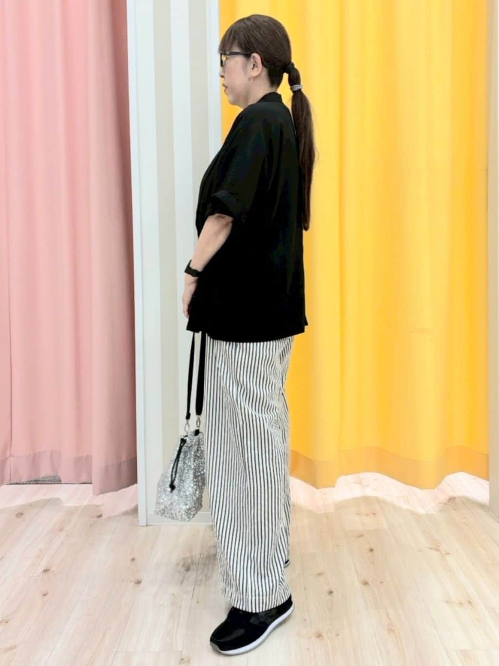 nonaさんの「SHOO･LA･RUE｜◆スパンコール巾着ショルダーバッグ」を使ったコーディネート