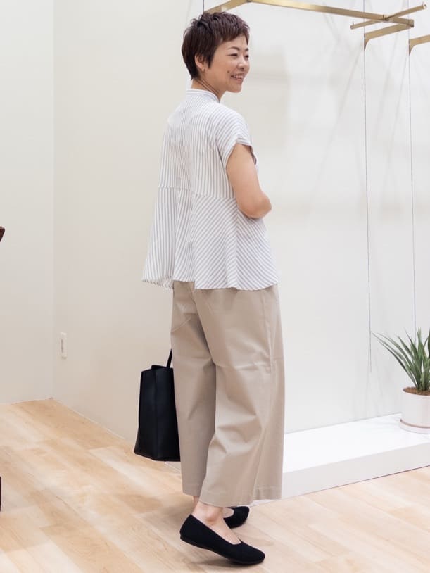 シュウコさんの「grove｜サマーハイパーストレッチワイドパンツ」を使ったコーディネート