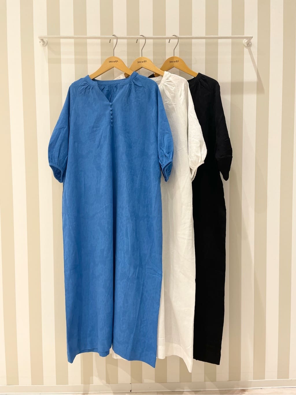 ネコさんの「SHOO･LA･RUE｜◆【S-LL/綿100%】上品さ漂う フラワージャカード 5分袖ワンピース」を使ったコーディネート