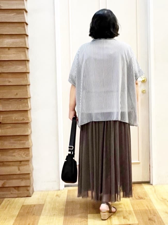 あやさんの「SHOO･LA･RUE｜◆大人のシアー感 ゆるさらポンチョシャツ」を使ったコーディネート