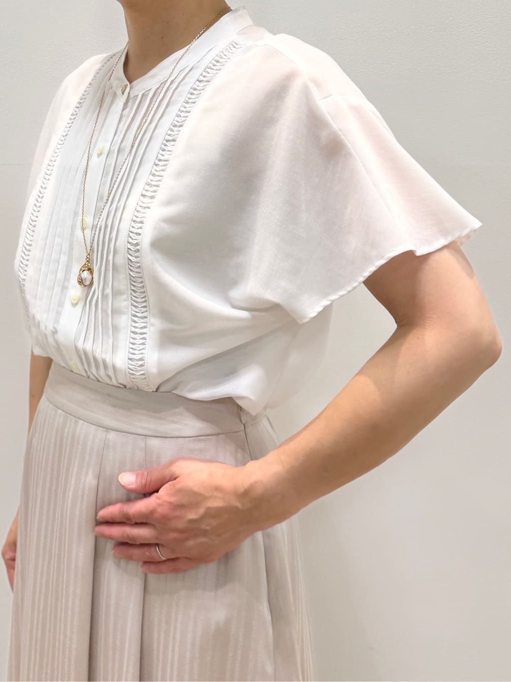 koyaさんの「Reflect｜◆【選べる7色◎／手洗い可】フロントピンタックデザインブラウス」を使ったコーディネート