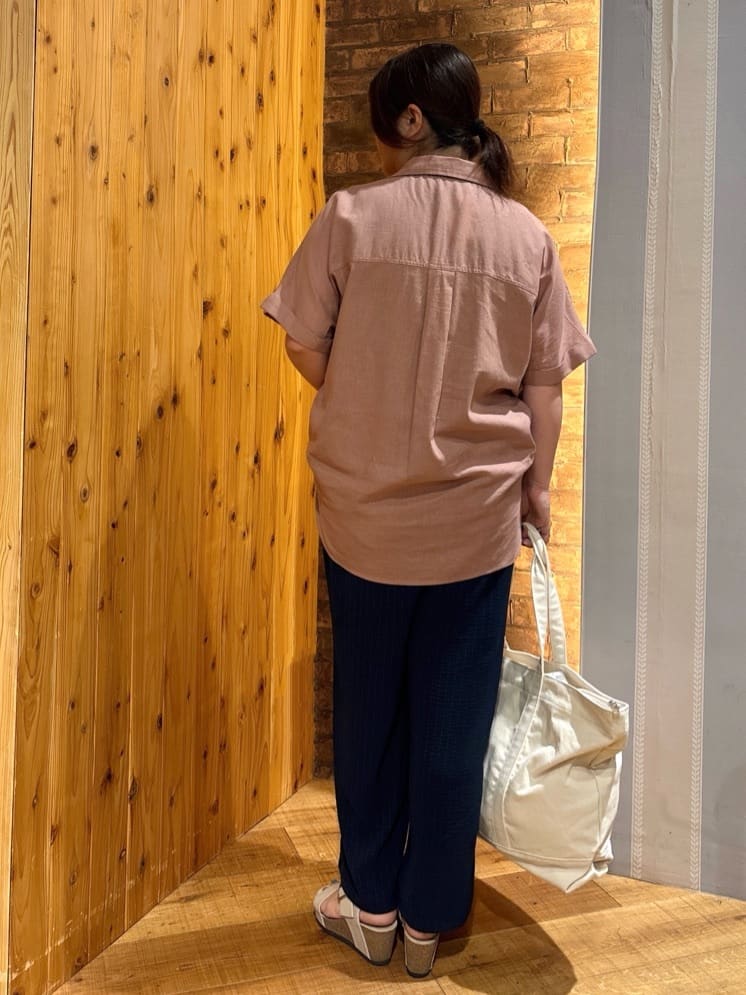 ゆかぴさんの「SHOO･LA･RUE｜【S-LL/UV/接触冷感/抗菌防臭】体型を自然にカバー フレンチリネンブレンド襟付ドルマンシャツ」を使ったコーディネート