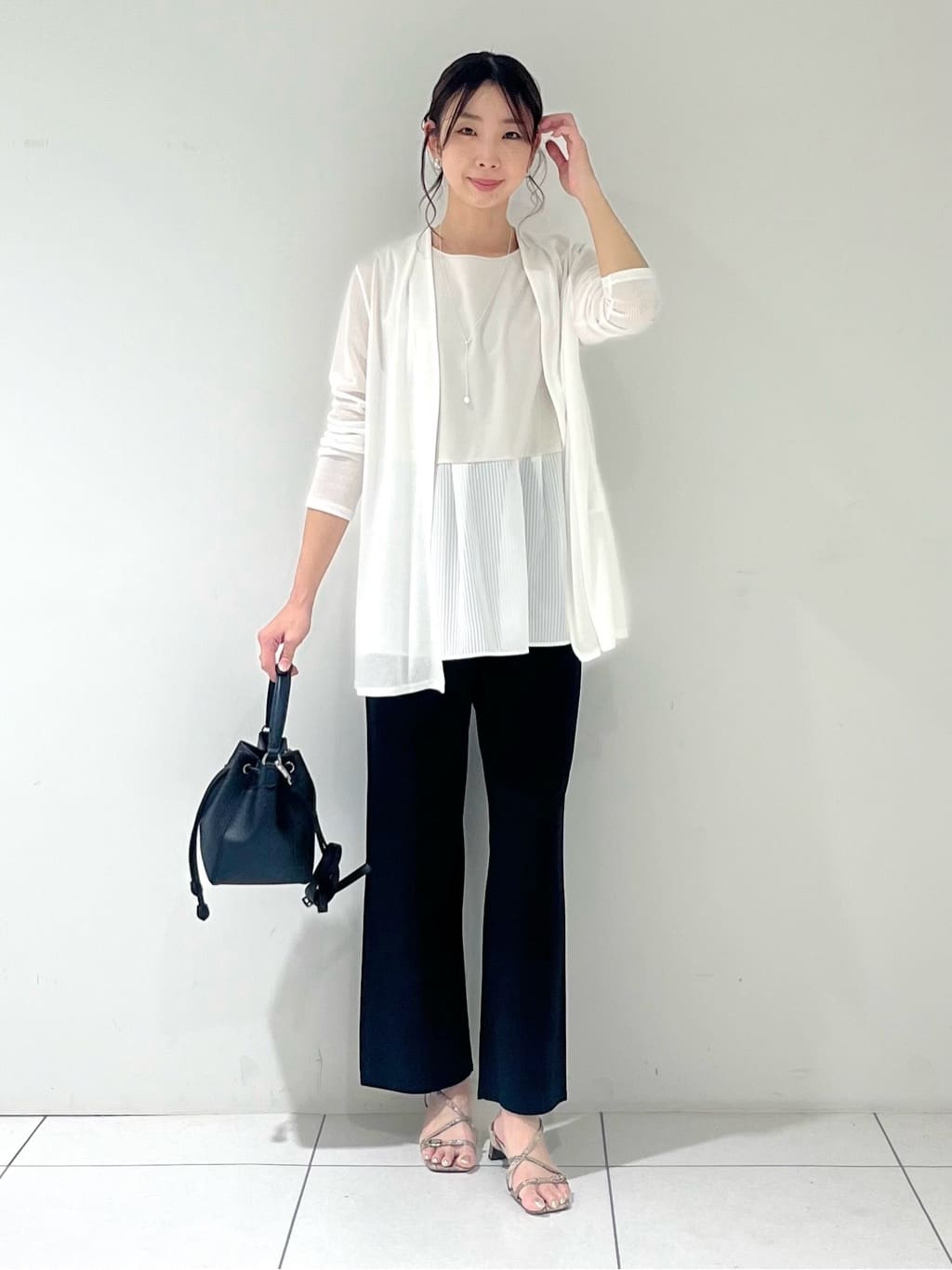shioriさんの「INDIVI｜【洗える／レイヤードにも活躍】ペプラムインナートップス」を使ったコーディネート