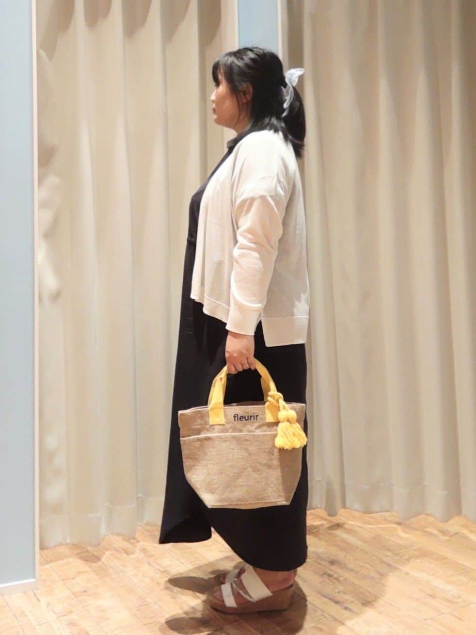 りんさんの「SHOO･LA･RUE｜◆キラキラループマガールサンダル」を使ったコーディネート