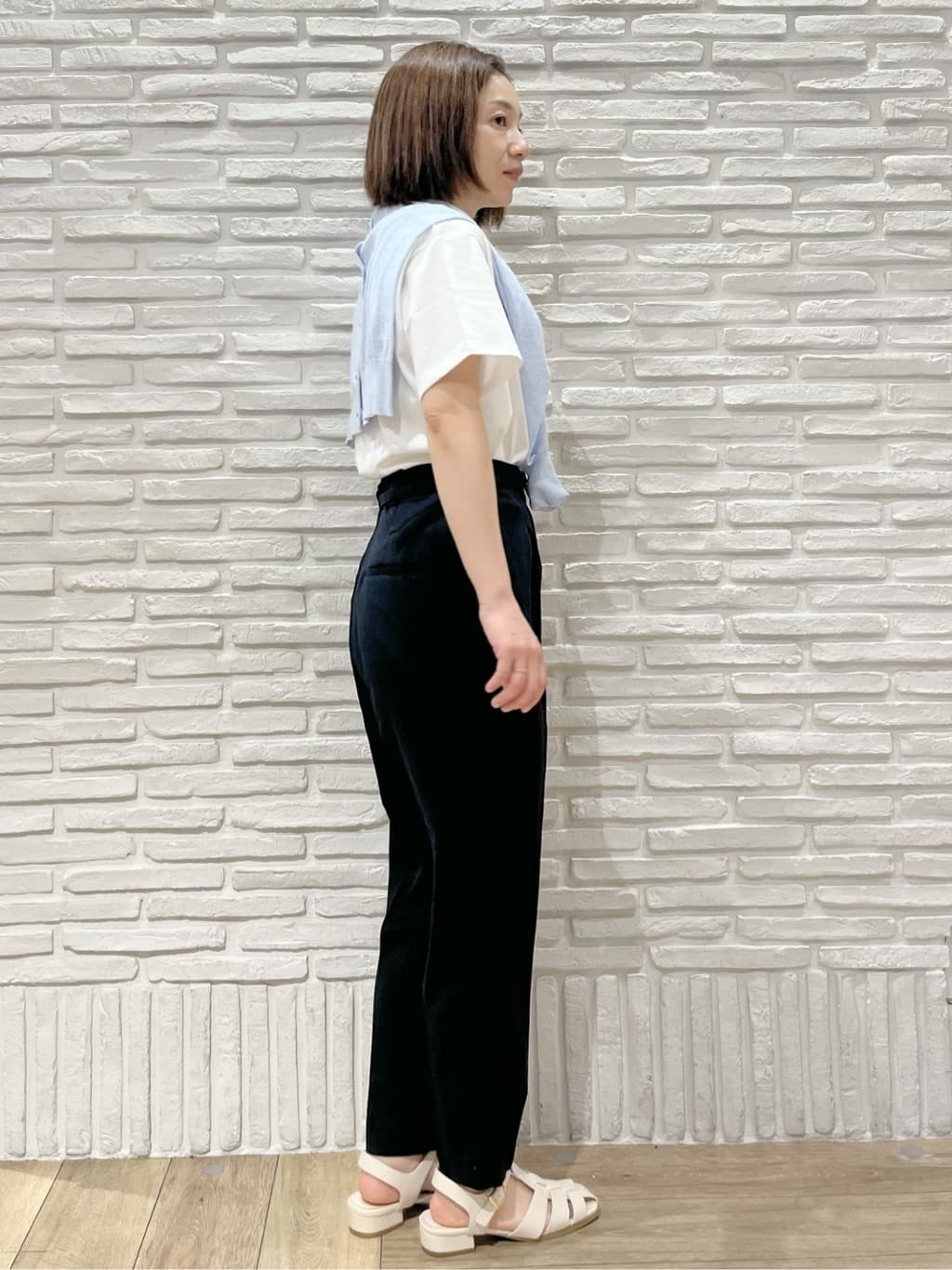 kcさんの「index｜《7色展開／XS-LLサイズ》ビジューボタンクルーネックカーディガン【洗濯機洗い可】」を使ったコーディネート