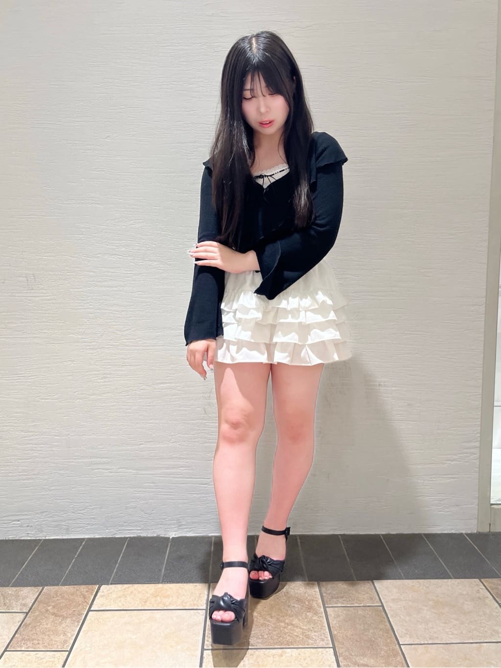 Nさんの「ESPERANZA｜【ラク盛り／サンダル】リピーター続出／脚長美脚　ツイストリボンサンダル」を使ったコーディネート