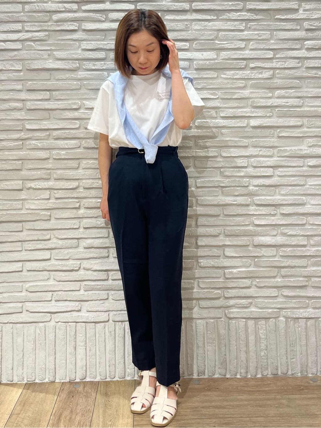 kcさんの「index｜《7色展開／XS-LLサイズ》ビジューボタンクルーネックカーディガン【洗濯機洗い可】」を使ったコーディネート
