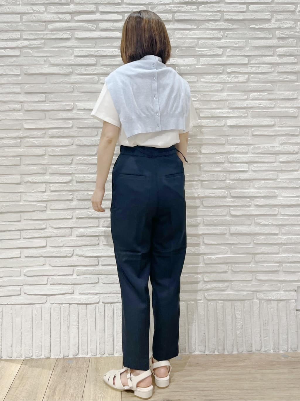 kcさんの「index｜《7色展開／XS-LLサイズ》ビジューボタンクルーネックカーディガン【洗濯機洗い可】」を使ったコーディネート