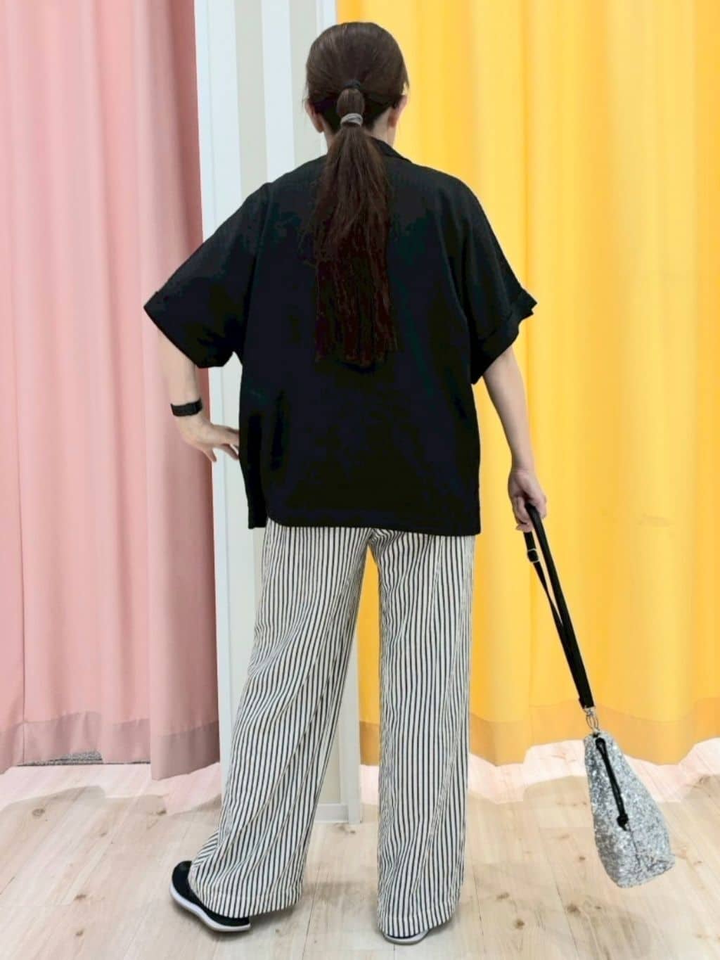 nonaさんの「SHOO･LA･RUE｜◆スパンコール巾着ショルダーバッグ」を使ったコーディネート
